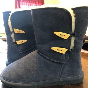 Women’s Navy BearPaw Boots size 9